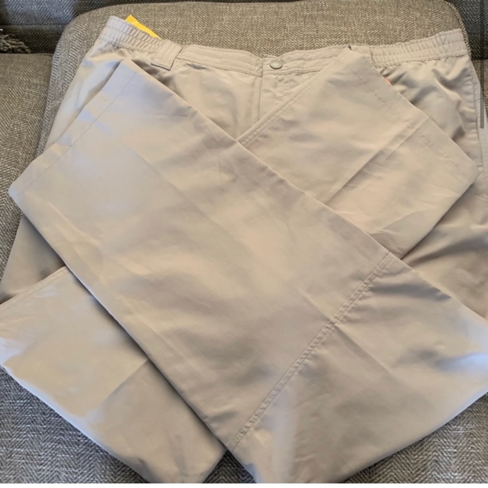 New with Tags Field and Stream Cargo Pants Size 2XL.